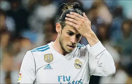  ?? JAVIER BARBANCHO / REUTERS ?? Gareth Bale lamenta una ocasión perdida en el partido del domingo ante el Valencia