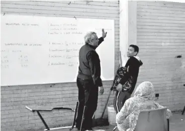  ??  ?? “Los maestros seguirán siendo el pilar de la educación en nuestro país”, afirmó Fernando Mora Garza