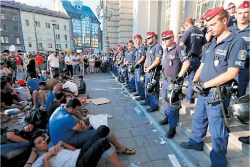  ??  ?? Zatvorom će se kažnjavati one organizaci­je koje pomažu ilegalnu imigraciju, a taj se novousvoje­ni zakon naziva “Zaustavite Sorosa”