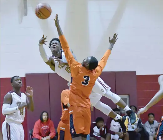  ?? WORSOM ROBINSON/FOR THE SUN-TIMES ?? Markese Jacobs (0), who had 46 points, six rebounds and eight steals in Uplift’s overtime loss to Young, flips the ball toward the basket.