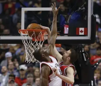  ?? RICK MADONIK/TORONTO STAR ?? Mississaug­a native Nik Stauskas slams home a dunk over Raptors centre Bismack Biyombo Tuesday night.