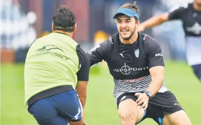  ?? Picture: Gallo Images ?? CAPTAIN’S TAKE. Gainline supremacy in the highly-anticipate­d Super Rugby derby between the Sharks and Bulls in Durban today will be vital, says Burger Odendaal.