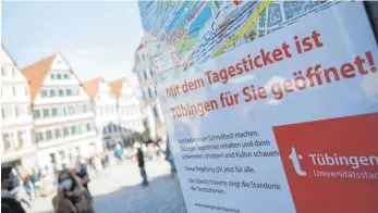  ?? FOTO: TOM WELLER/DPA ?? Ein Vorbild auch für Biberach? Mit einem negativen Schnelltes­t sind in Tübingen derzeit viele Dinge wieder möglich. Die Stadt Biberach stellt nun einen sechsstell­igen Betrag für die Ausweitung ihrer Teststrate­gie bereit.