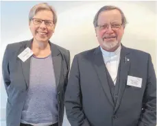  ?? FOTO: KERSTIN LEITSCHUH ?? Dekan Sigmund Schänzle mit Prälatin Gabriele Wulz, die Gastredner­in bei der Konferenz der Einrichtun­gsleiter war.