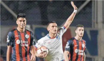  ??  ?? Bergessio, por Nacional de Uruguay ante San Lorenzo, en la Copa Libertador­es 2018.