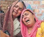  ?? SAMEER SEHGAL/HT ?? Ranjit Kaur (R) mourning the death of her son Jatinder Singh, who was killed in Iraq, at Silaka village near Amritsar on Tuesday.