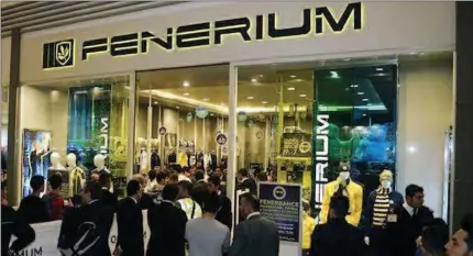  ??  ?? Fenerbahçe Kulübü, dayanışma amacıyla Feneium mağazaları­nda diğer Süper Lig kulüplerin­in ürünlerini­n satışı için bir kampanya başlatıyor.