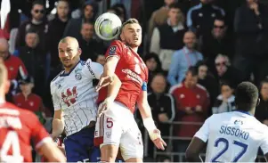  ?? | PHOTO : THIERRY CREUX / OUEST-FRANCE ?? Les Strasbourg­eois de Ludovic Ajorque ont remporté un match compliqué en terre finistérie­nne.