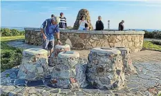  ?? ?? MONUMENT TO MANY: Tourists examine the plaques at the Bathurst Toposcope.