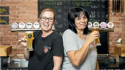  ?? ANDY MACDONALD/ STUFF ?? Linnea Robinson and Anita Selby celebrate the first anniversar­y of their Stratford alehouse and eatery.