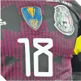  ?? FOTO: MEXSPORT ?? Nuevo uniforme, el que portó la Selección; aquí, la playera de Guardado.