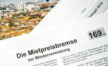  ?? Foto: Zacharie Scheurer, tmn ?? Die Mietpreisb­remse hat jetzt etwas mehr Biss. Im Zweifel müssen Mieter aber vor Gericht ziehen, um ihre Rechte durchzuset­zen.