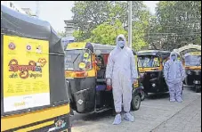  ?? RISHIKESH CHOUDHARY / HT PHOTO ?? Drivers in PPE kits stand next to their well-equipped auto ambulances in Ambernath.