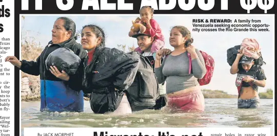  ?? ?? RISK & REWARD: A family from Venezuela seeking economic opportunit­y crosses the Rio Grande this week.