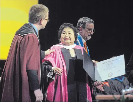  ?? DAVID BEBEE WATERLOO REGION RECORD ?? Nobel Prize winner Setsuko Thurlow is congratula­ted by Conrad Grebel president Marcus Shantz after she received an honorary degree Wednesday.