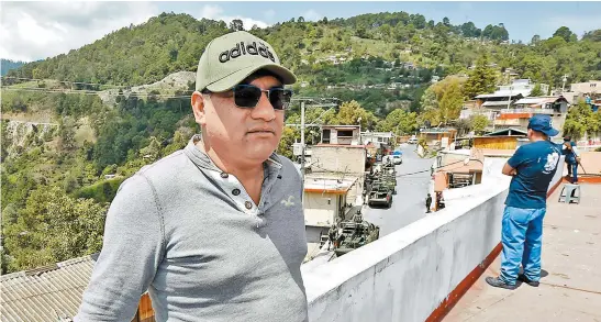  ?? HÉCTOR TÉLLEZ ?? El líder autodefens­a admite que se reunió siete veces con el criminal para negociar la paz.