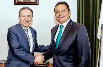  ??  ?? ENCUENTRO. Alfonso Durazo y Silvano Aureoles se reunieron ayer en el Palacio de Gobierno de Michoacán.