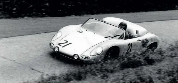  ??  ?? Above Gurney driving a 718 at Karussell during the 1,000 Kilometres of Nürburgrin­g in 1961