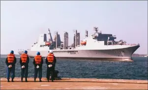  ??  ?? 海軍短期內提出多項艦­艇國造計畫，立法院預算中心認為，台灣船廠是否足堪配合，恐有疑慮。（軍聞社）