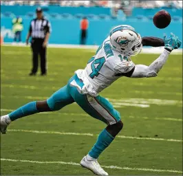  ?? WILFREDO LEE / AP ?? With 30 receptions in four games, receiver Jarvis Landry seems productive. But Landry is averaging just 7 yards per catch, typifying the offense’s struggles.