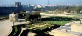  ?? FOTO WIRTZ INTERNATIO­NAL LANDSCAPE ARCHITECTS ?? Les Jardin du Carrousel et des Tuileries aan het Louvre in Parijs zijn van de hand van Jacques Wirtz.