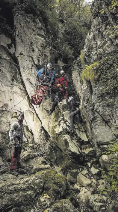  ?? FOTOGRAFÍA DE ACCIÓN CHECHU ARRIBAS ?? Los alumnos pusieron en práctica las enseñanzas en el barranco de La Muria.