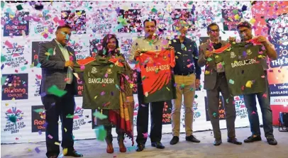  ?? Photo: Dhaka Tribune. ?? Bangladesh Cricket Board directors Mahbub Anam, Akram Khan and Khaled Mahmud were present among others during the Bangladesh T20 World Cup jersey unveiling ceremony at a hotel in Dhaka on October 11, 2021.