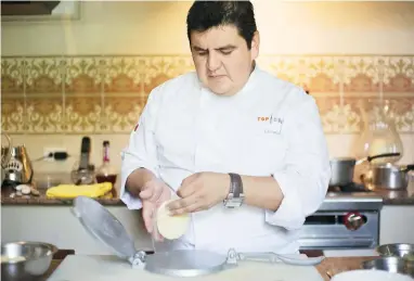  ??  ?? El chef Cristian
Bravo es el chef ejecutivo de UNICO Hotel y embajador de esta cocina regional.