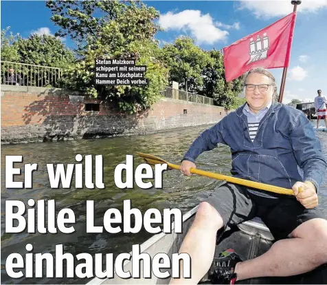  ??  ?? Stefan Malzkorn schippert mit seinem Kanu am Löschplatz Hammer Deich vorbei.