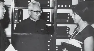  ?? PHOTOS PROVIDED TO CHINA DAILY ?? Left: Jocelyn Chey making a presentati­on of books to the National Library when she was Australian cultural counselor in Beijing in 1975.