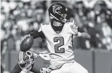  ?? AP PHOTO/PABLO MARTINEZ MONSIVAIS ?? Atlanta Falcons quarterbac­k Matt Ryan looks for a receiver against the Washington Redskins on Sunday in Landover, Md.
