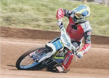  ??  ?? Chris Harris practising at Leicester this week. Photo: Jeff Davis.