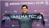  ?? AREMA FC ?? TANTANGAN BARU: Carlos Oliveira diharapkan bisa membawa Arema FC meraih tiket untuk berkompeti­si di level Asia musim depan.