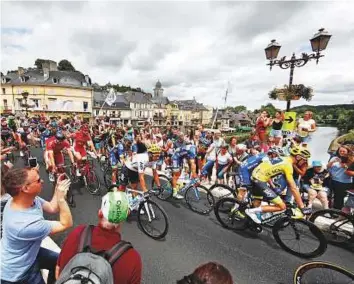  ??  ?? Team Sky rider Chris Froome (yellow jersey), Quick-Step Floors rider Daniel Martin of Ireland, Wanty-Groupe Gobert rider Thomas Degand of Belgium and Team Sky rider Sergio Henao of Columbia in action.