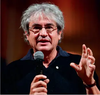  ??  ?? Fysikeren Carlo Rovelli mener ikke, at tid eksisterer på universets mest fundamenta­le niveau.