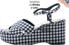  ??  ?? Sandalias de Bimba y Lola. Llavavero dero de Burberry.