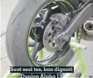  ??  ?? Saat sesi tes, ban diganti Dunlop Alpha 13