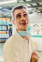  ?? ?? I volti
A sinistra la vittima Massimo Melis, 52 anni, a destra Luigi Oste, di 62, l’uomo che lo avrebbe ucciso