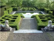  ??  ?? La bellezza della Storia Da sinistra, Villa Silvio Pellico, costruita nel 1785 dai San Fermo (foto Guido Taroni); uno dei salotti della dimora e una veduta del giardino progettato da Russell Page