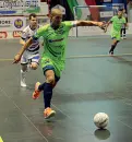  ??  ?? Futsal Humberto Honorio, 38 anni, capitano della Luparense, in azione nel corso di gara 5 al PalaSind di Bassano