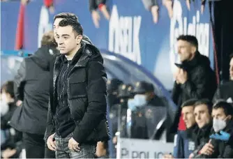  ?? JESÚS DIGES / EFE ?? Un preocupat Xavi Hernández ahir a Pamplona