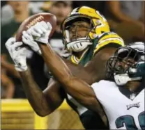  ?? MIKE ROEMER — THE ASSOCIATED PRESS ?? The Packers’ Max McCaffrey catches a pass in front of the Eagles’ Corey Clement during the second half of Thursday’s preseason game in Green Bay, Wis. The Packers won 24-9.