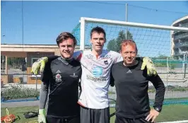  ??  ?? TRENTE SAMMEN: Rune Almenning Jarstein, keepertren­er Terje Abrahamsen og Odd-keeper Andreas Tangenes trente sammen.