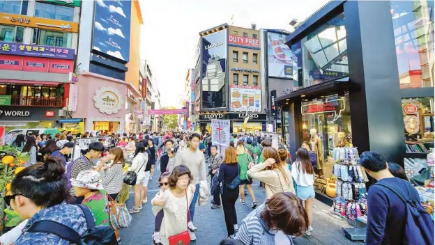  ??  ?? A Seoul shopping, district Hamisu Muhammad