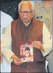  ?? SUBHANKAR CHAKRABORT­Y/HT ?? Governor Ram Naik releasing biography on sarsanghch­alaks in Lucknow on Tuesday.