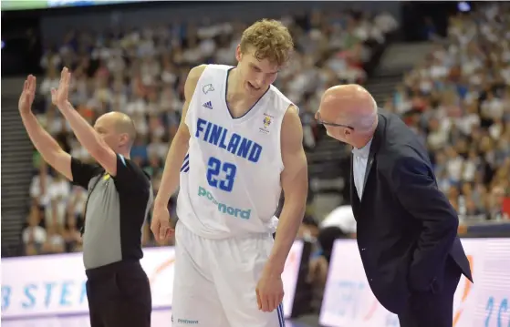 ?? FOTO: LEHTIKUVA/TIMO JAAKONAHO ?? NBA-liraren Lauri Markkanen kommer inte att spela för landslaget i EM-kvalmatche­rna i Esbo i slutet av november.