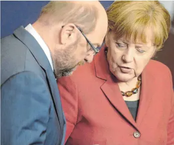  ?? FOTO: IMAGO ?? Bislang gehen die CDU und Angela Merkel noch sehr pfleglich mit Herausford­erer Martin Schulz um.