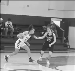  ?? Photo by Gerren Smith ?? Ouachita’s Lizzy Rowton (10) eyes the lane to drive toward the basket against Magnet Cove’s Zoee Rednour (22.) Rowton surpassed the 1,500th point mark for her career in victory 61-32 against Magnet Cove at the OHS Gymnasium.