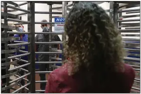  ?? (AP/South Florida Sun-Sentinel/Amy Beth Bennett) ?? Postal workers talk with U.S. Rep. Debbie Wasserman Schultz, D-Fla., through metal turnstiles Friday at the blocked entrance to the Miami Processing and Distributi­on Center in Miami.