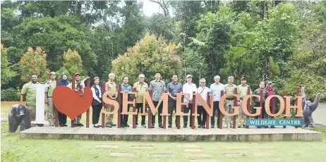  ?? ?? Tengku Hassanal (centre), flanked by Len Talif (on his right) and Dr Abdul Rahman, pose with officials at the Semenggoh Wildlife Centre.